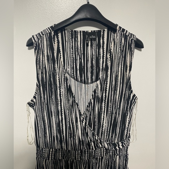 New! Never been worn! Size 1z Jumpsuit. - Picture 1 of 4
